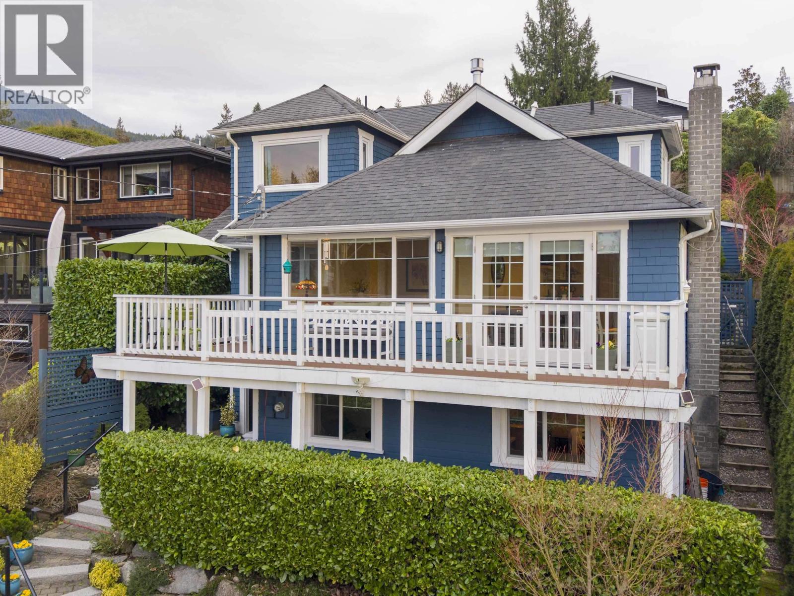 Photo 1 of 40 — 6252 WELLINGTON AVENUE, West Vancouver, BC V7W2H4