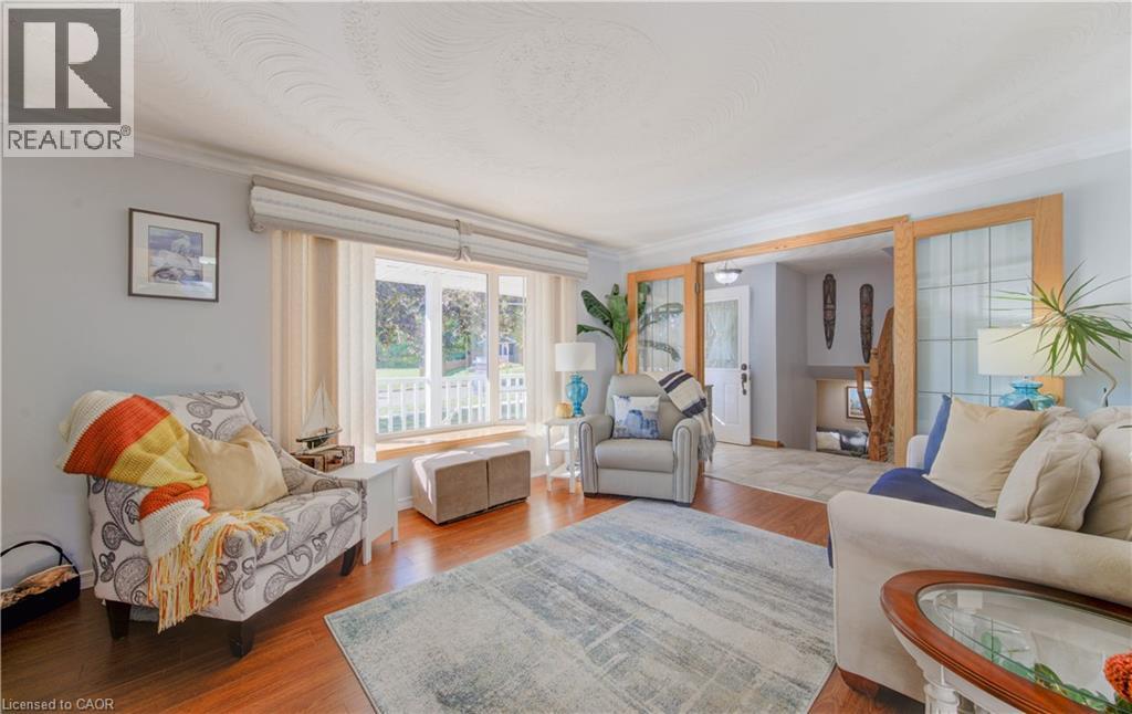 55 GRACEFIELD Crescent