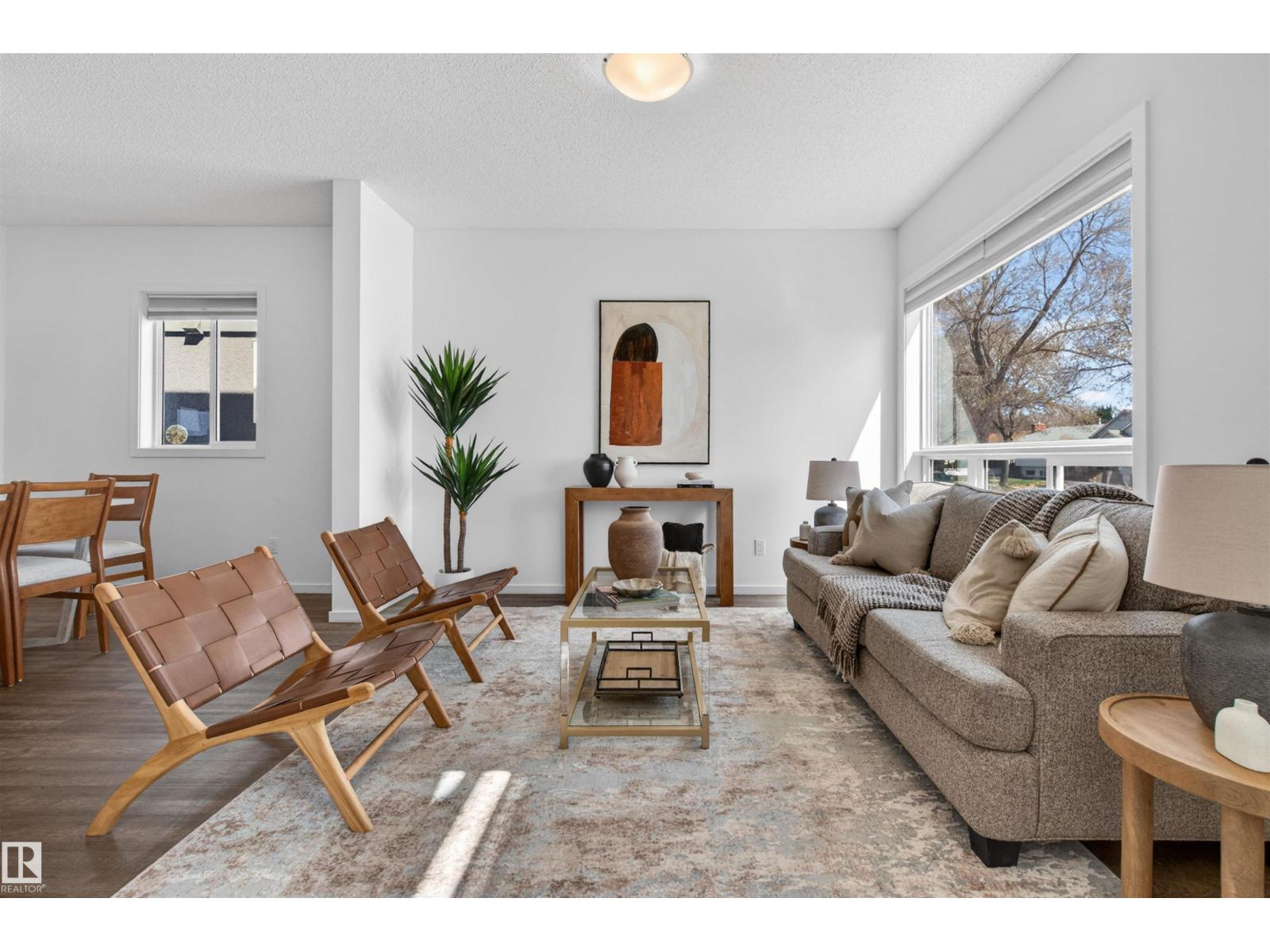 11904 45 ST NW