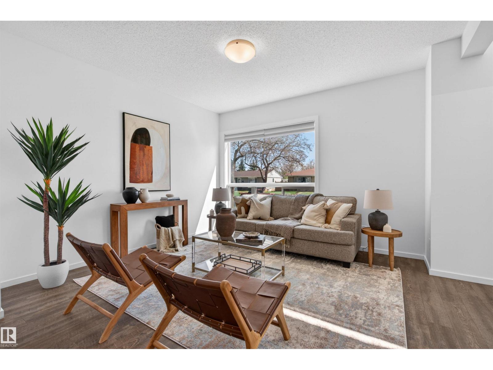 11904 45 ST NW