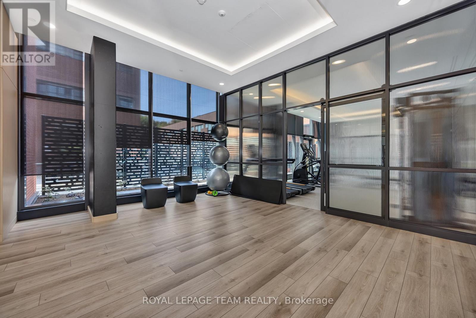 210 - 10 JAMES STREET