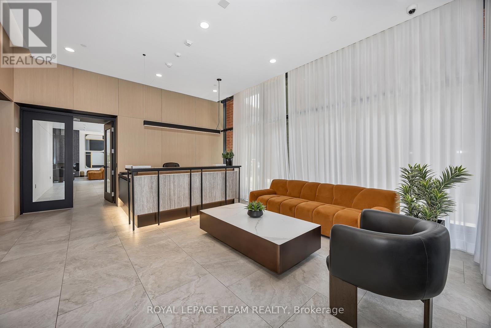 210 - 10 JAMES STREET