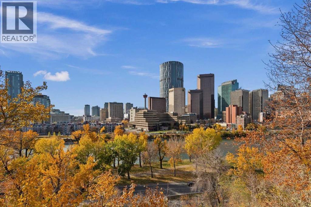 302, 320 Meredith Road NE