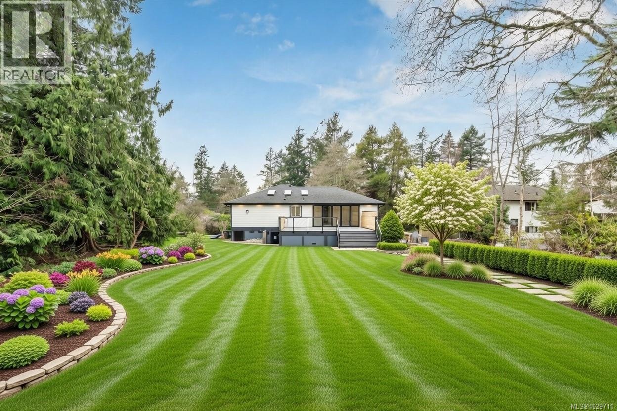 5281 Santa Clara Ave