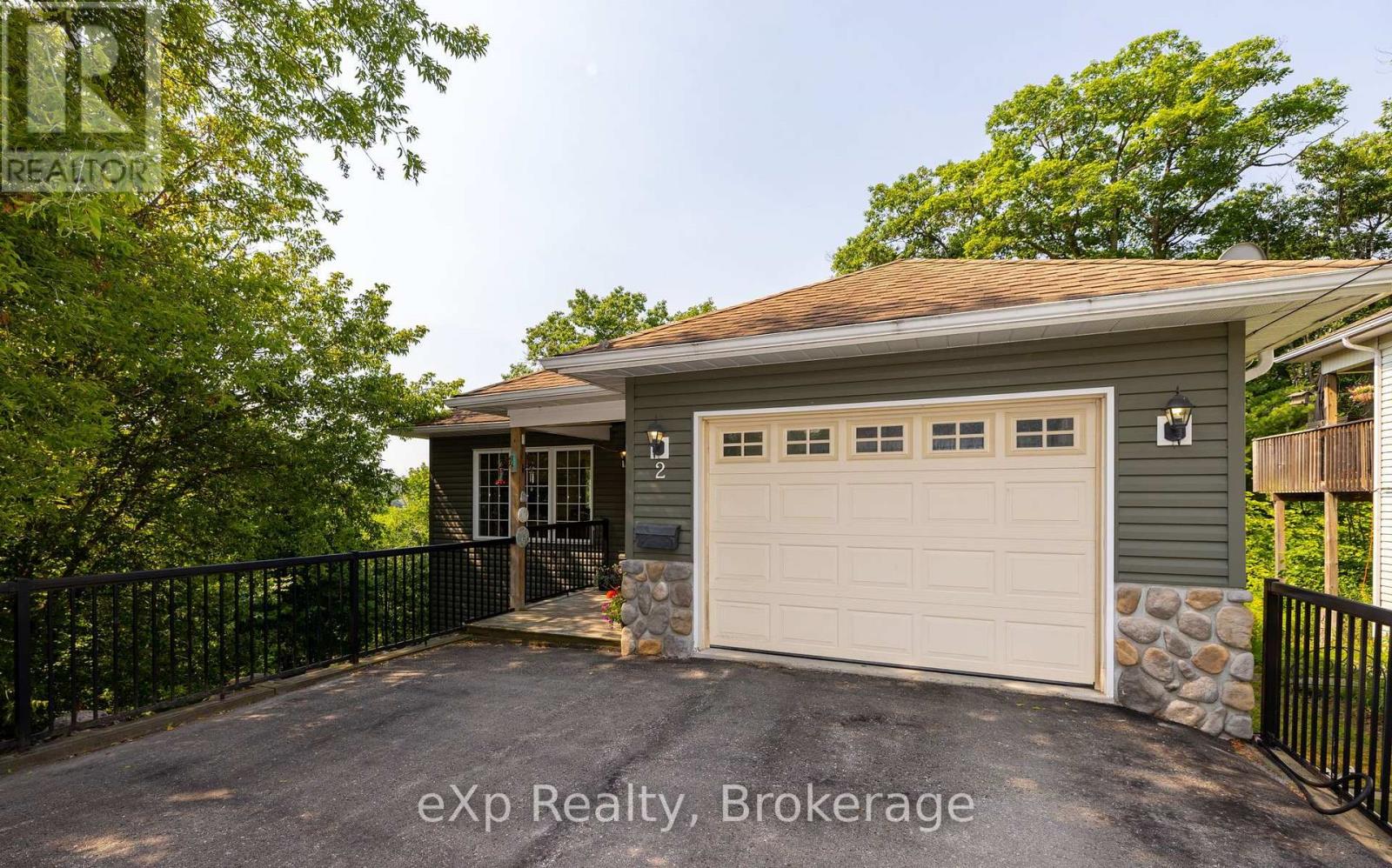2 MANN AVENUE N