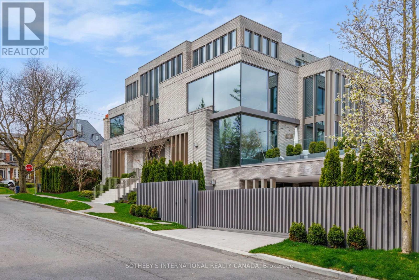 211 DUNVEGAN ROAD