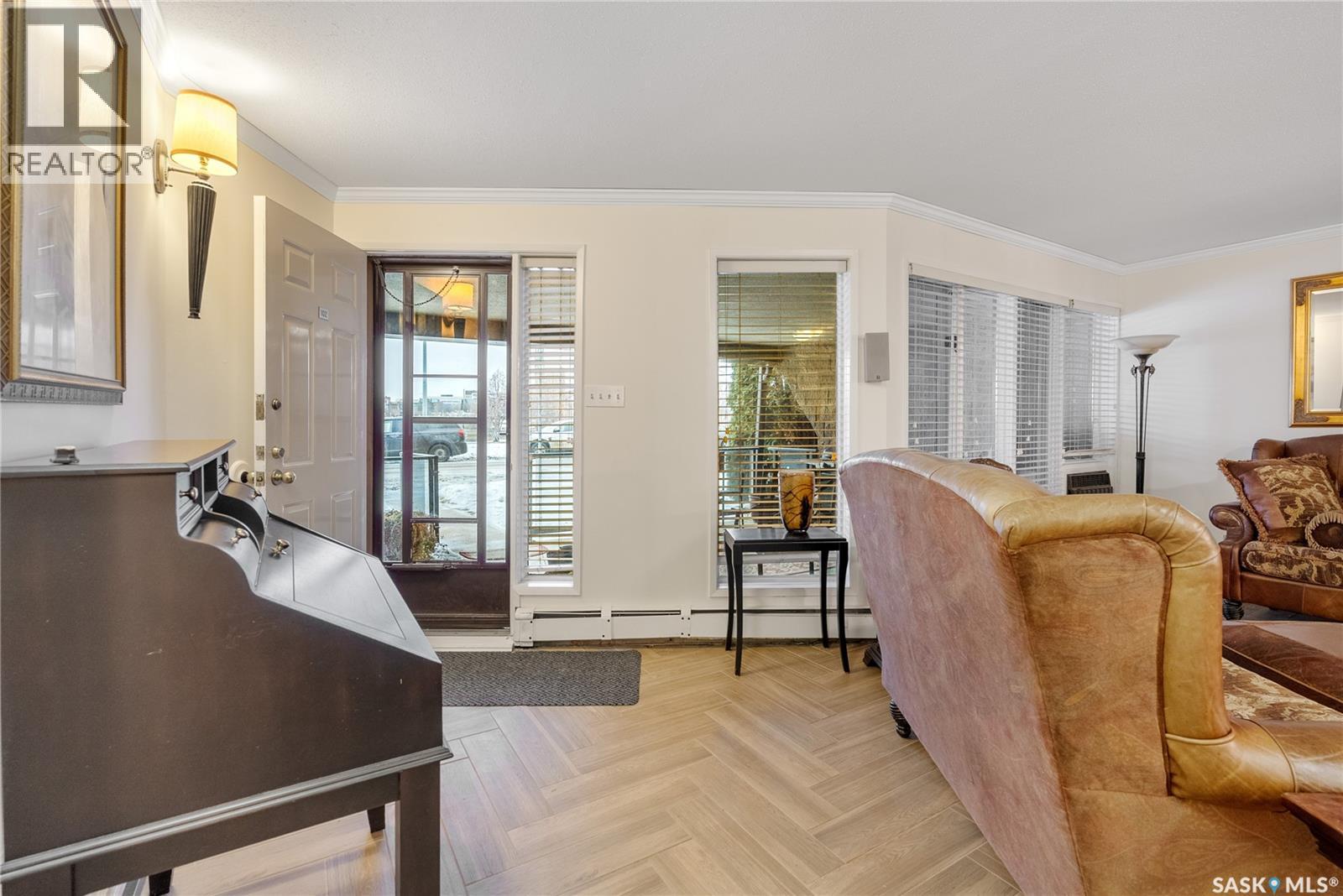 102 222 Saskatchewan CRESCENT E