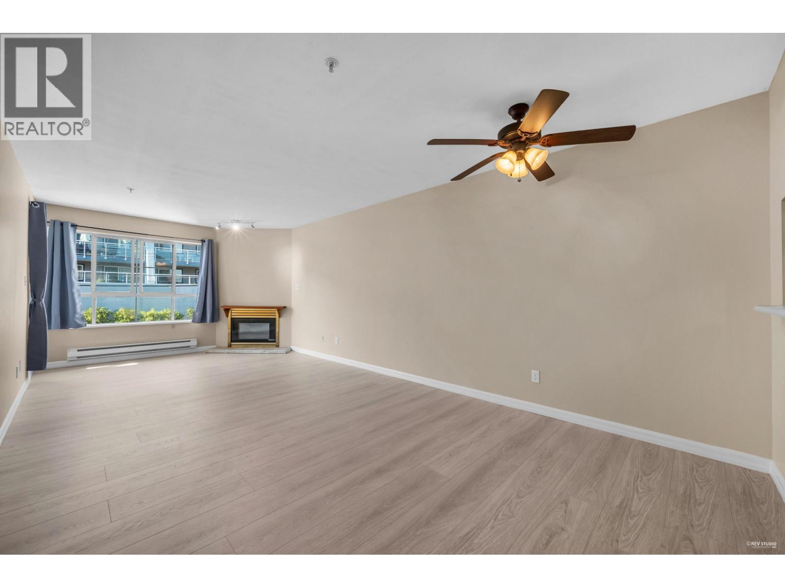 411 525 AGNES STREET