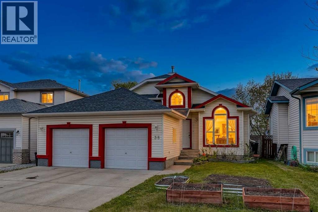 38 Canoe Circle SW