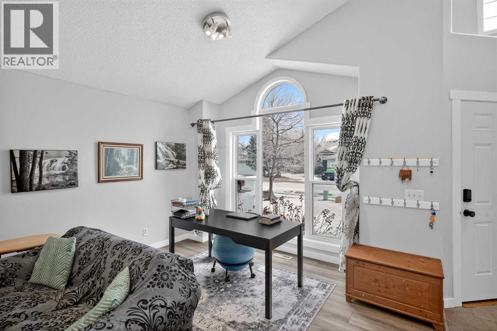 38 Canoe Circle SW