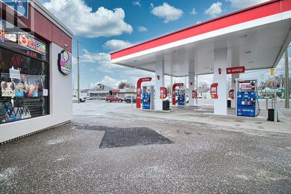 Photo 1 of 28 — 410 QUEEN STREET, Chatham-Kent (Chatham), ON N7M2H9
