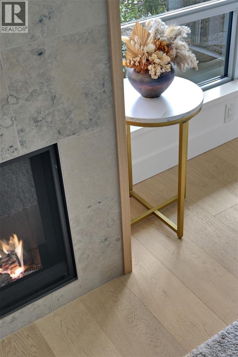 202 5388 Hill Rise Terr