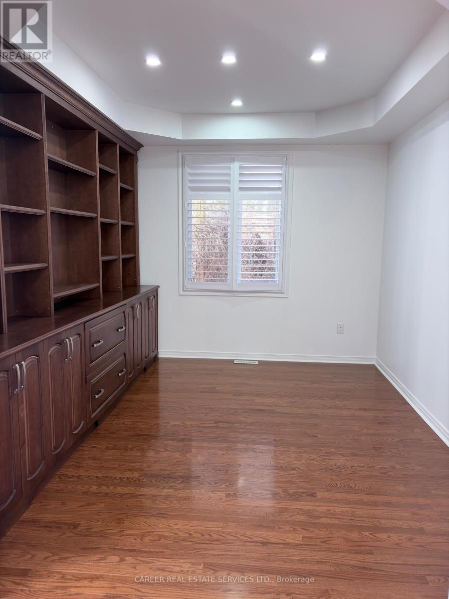 27 ALLDREAD CRESCENT