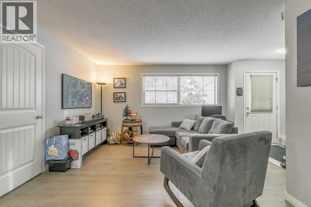 105, 27 Everridge Square SW