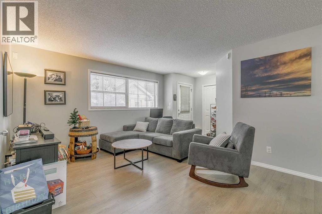 105, 27 Everridge Square SW