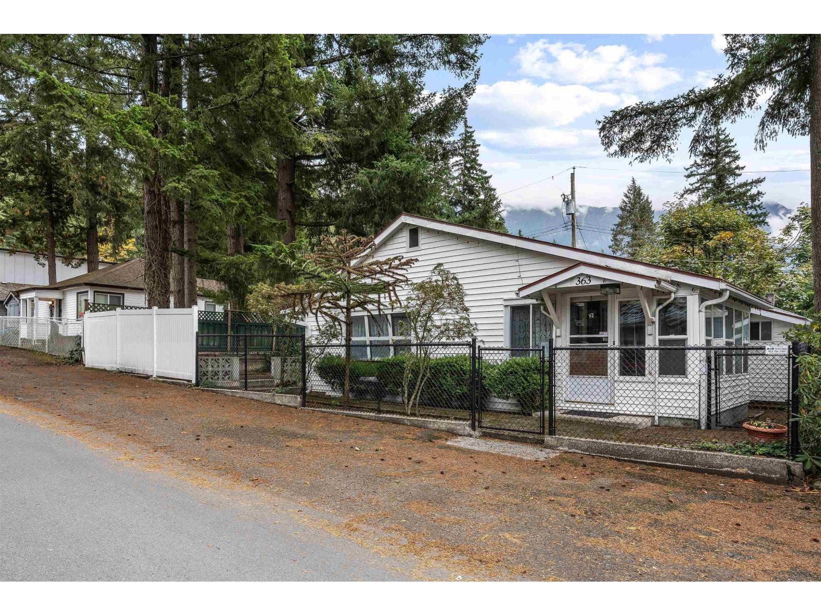 363 PINE STREET|Cultus Lake North