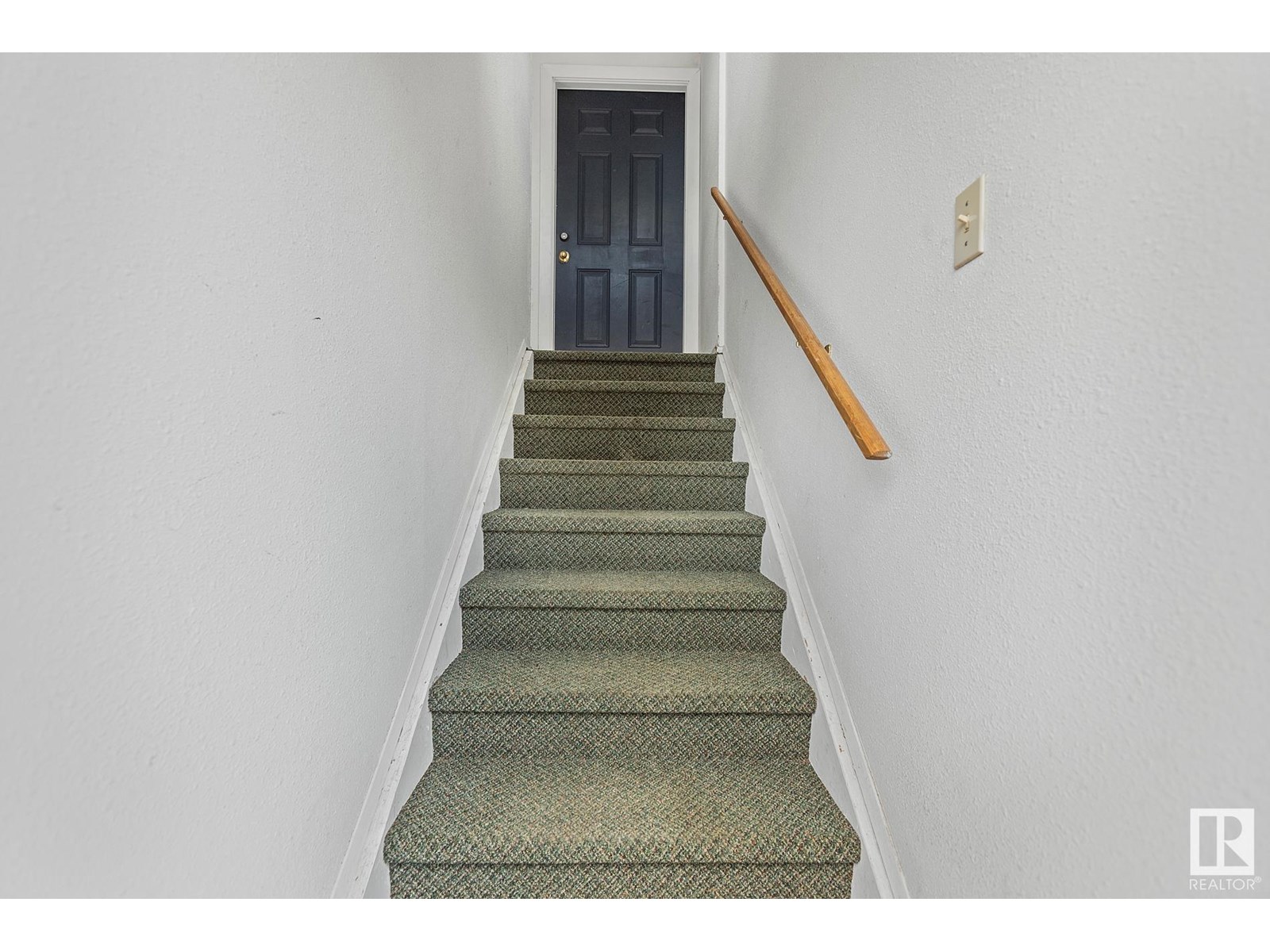 #323 10404 24 AV NW