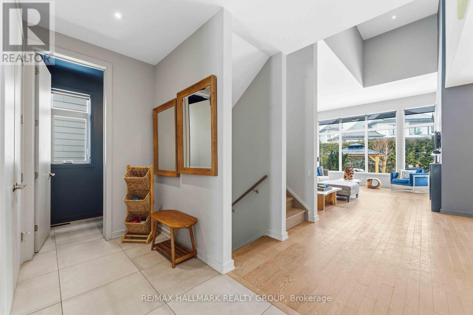 254 SUNNYRIDGE CRESCENT