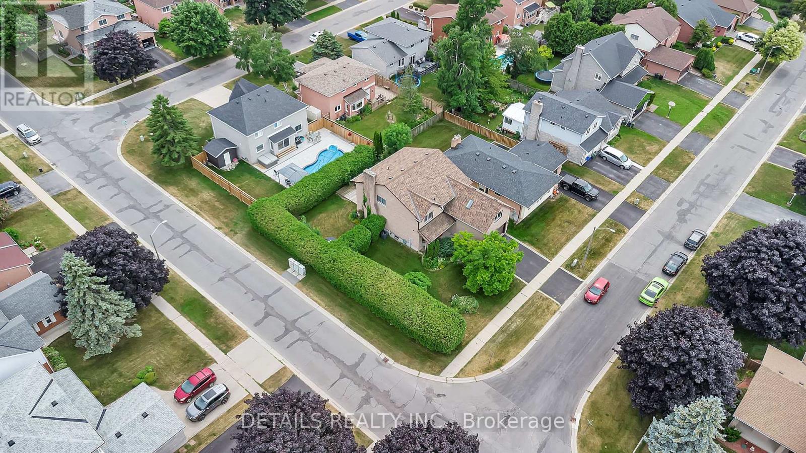 1020 AMBLESIDE CRESCENT