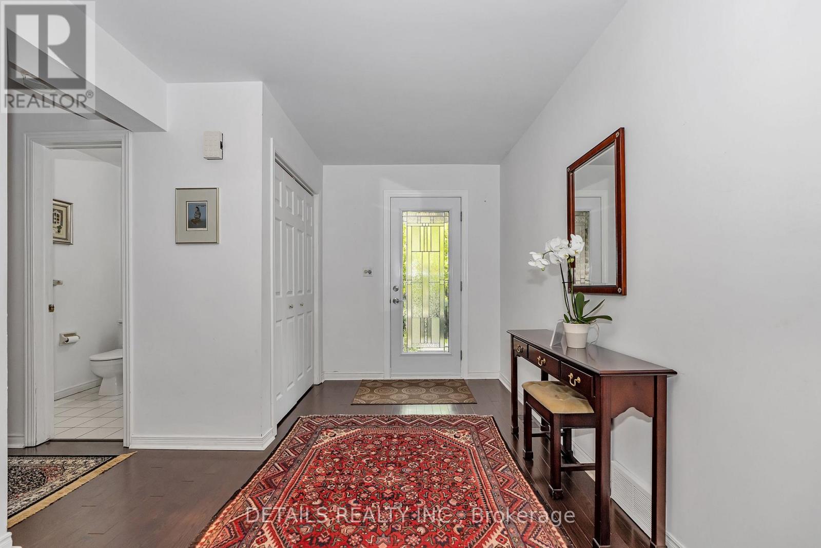 1020 AMBLESIDE CRESCENT