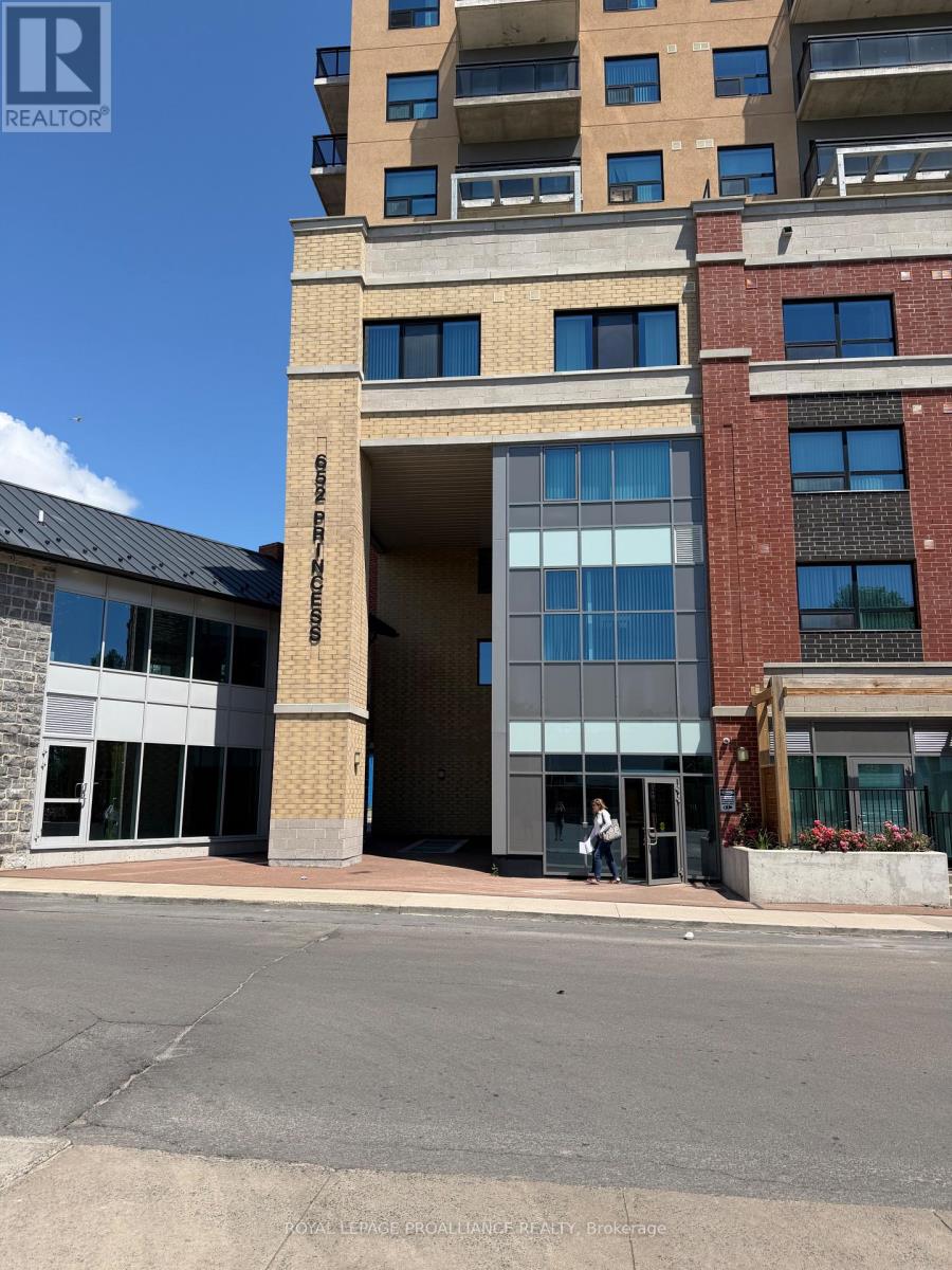913 - 652 PRINCESS STREET