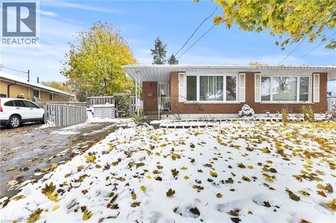 11 TORLAKE Street Hamilton ON L8W1L4