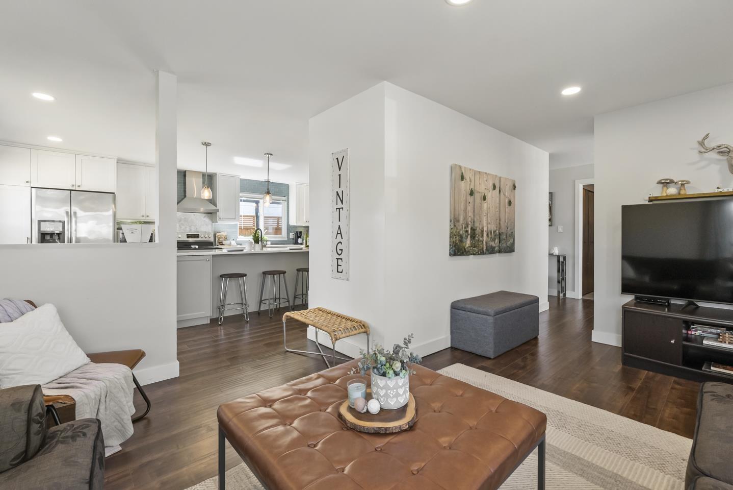 2491 WAYBURNE CRESCENT