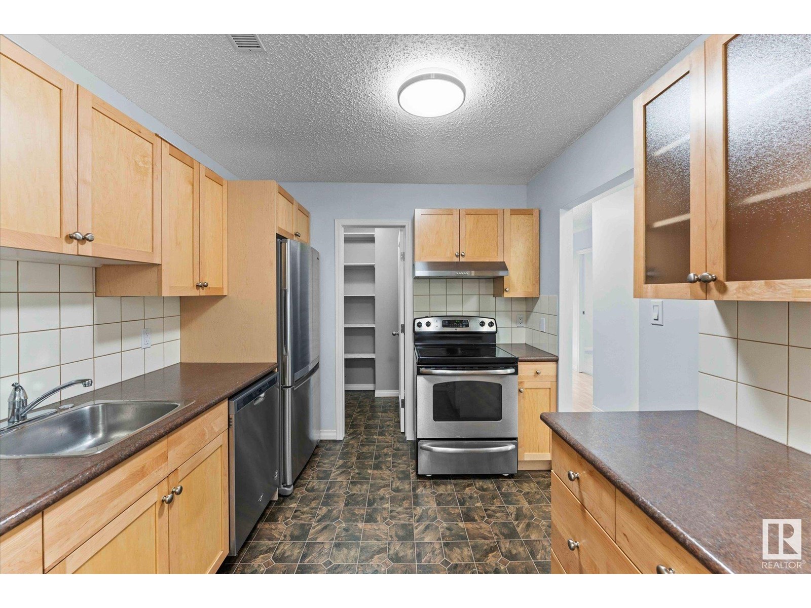 9359 172 ST NW