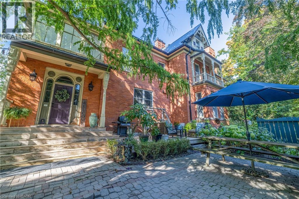 105 VANSITTART Avenue