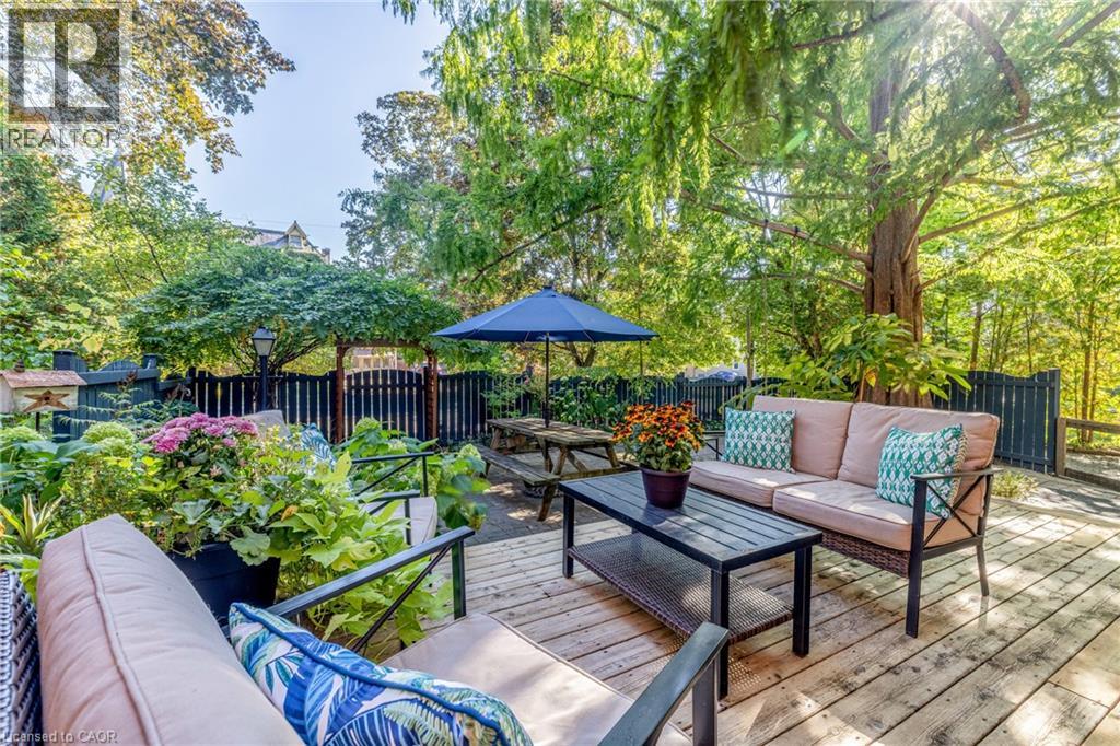 105 VANSITTART Avenue