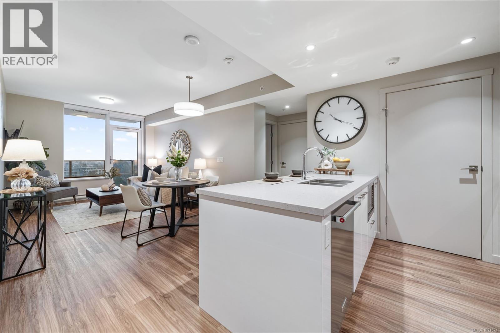 1104 777 Belleville St