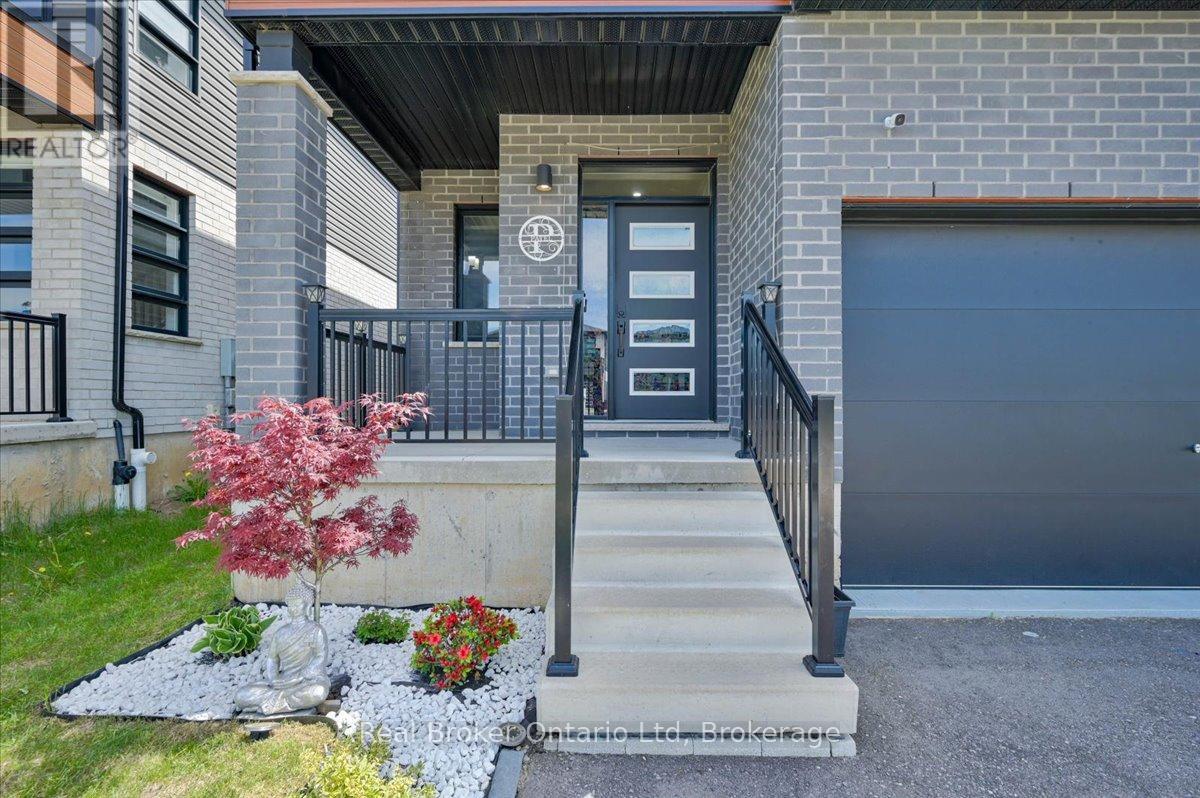92 MOON CRESCENT