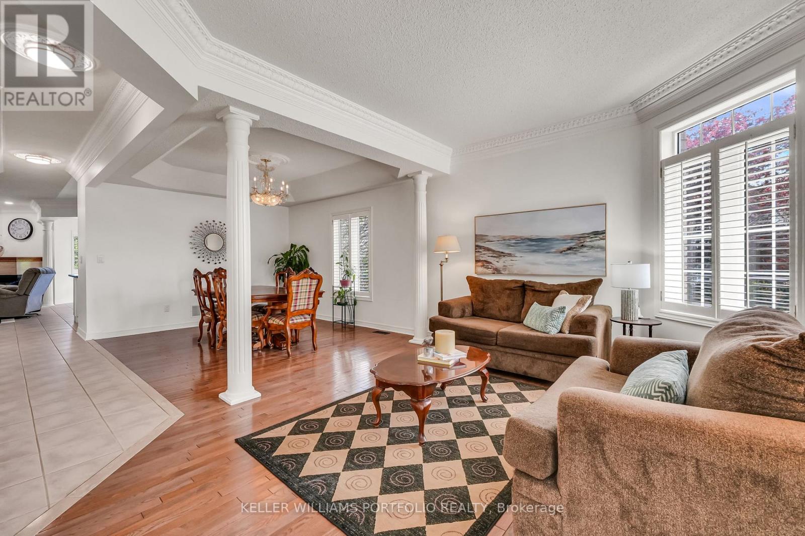8 VISTA VIEW COURT
