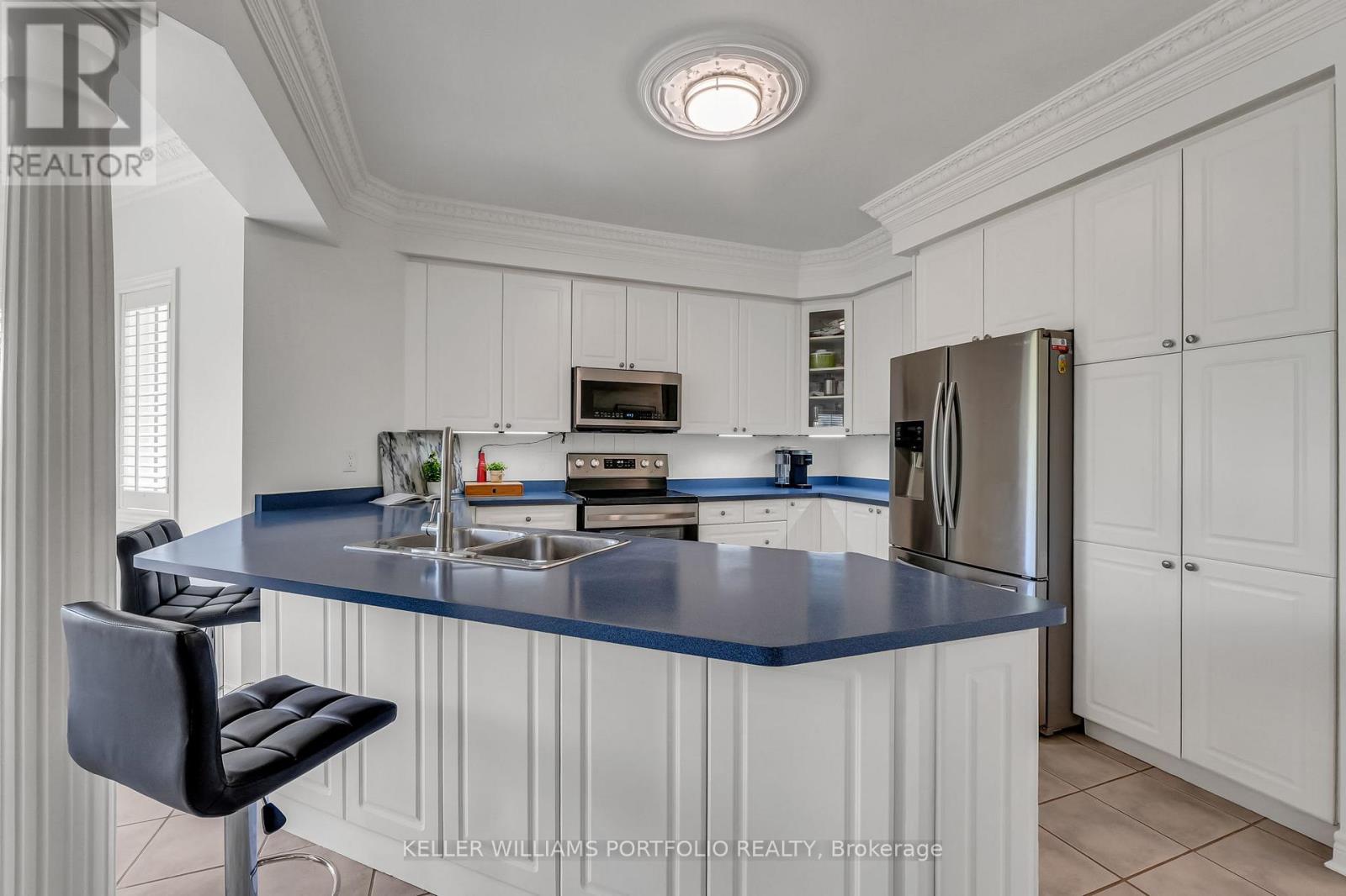 8 VISTA VIEW COURT