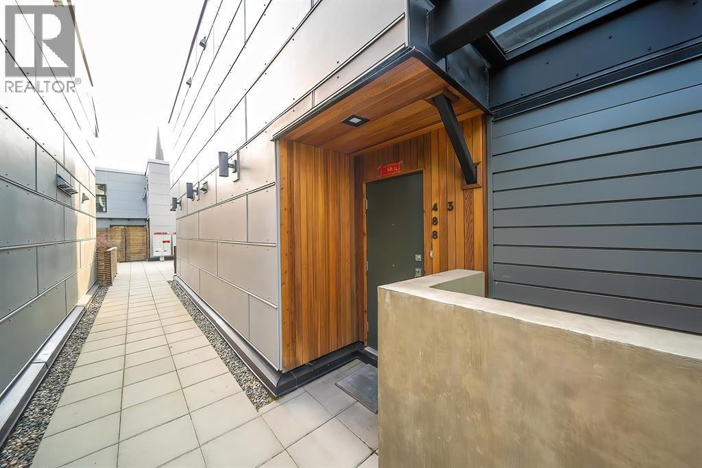 3 488 JACKSON AVENUE