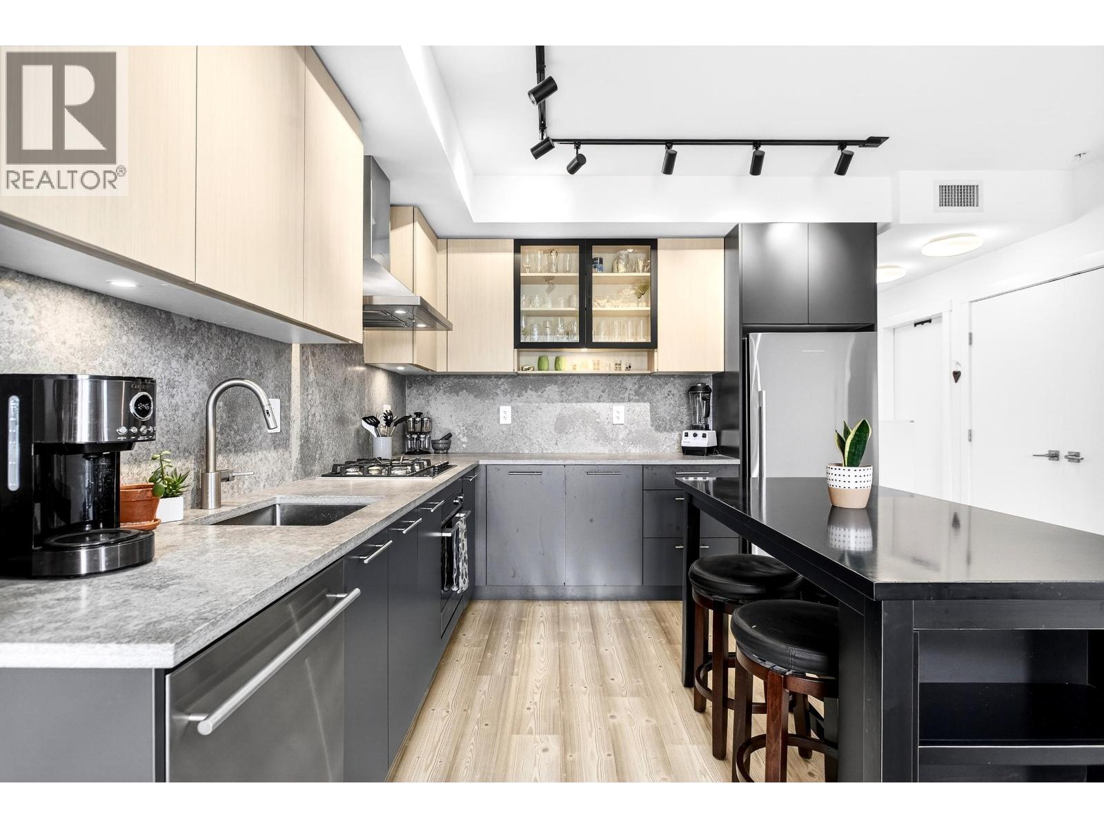 206 251 BOUNDARY BAY ROAD