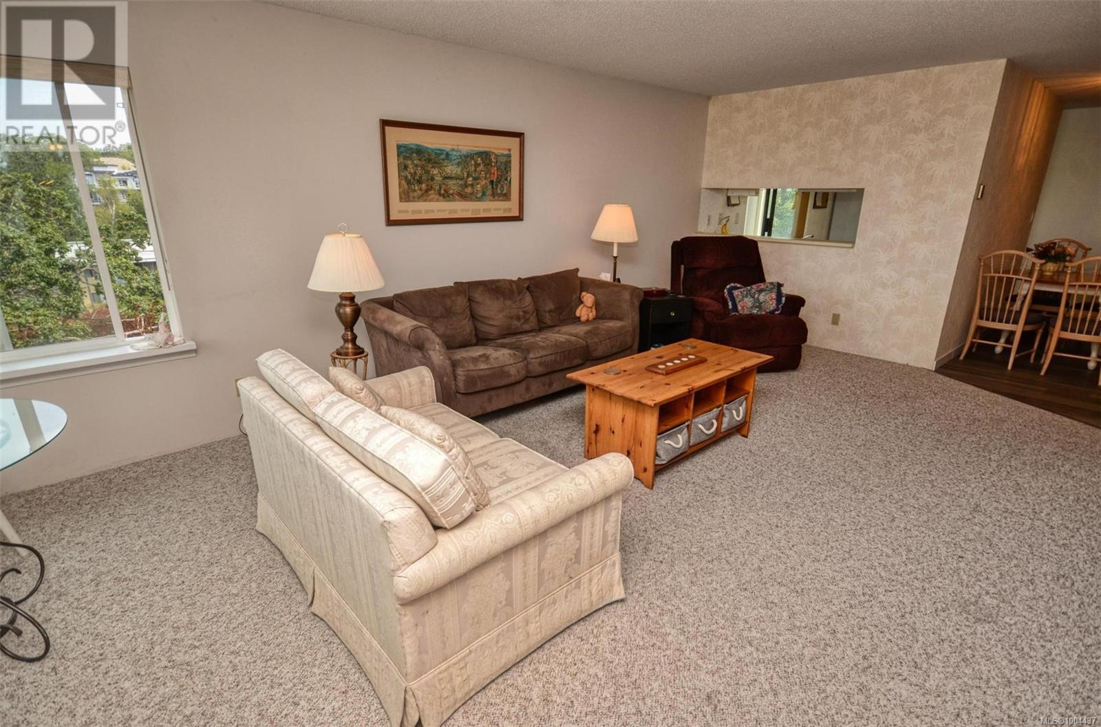 408 3260 Quadra St
