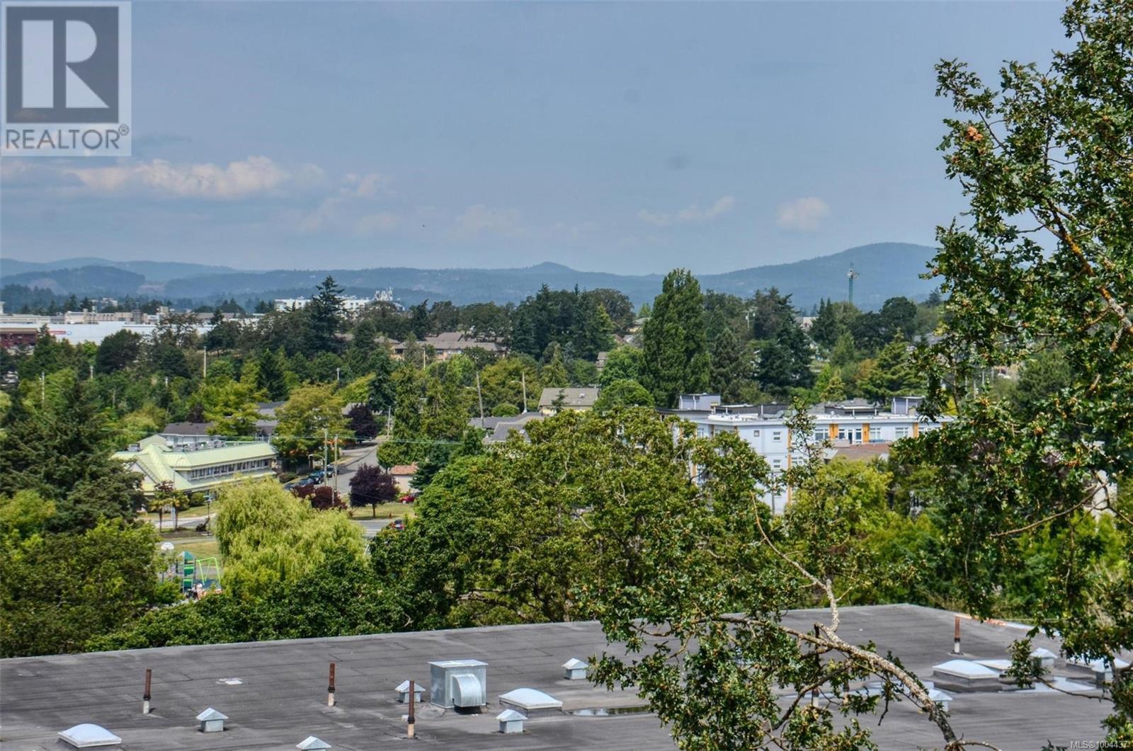 408 3260 Quadra St