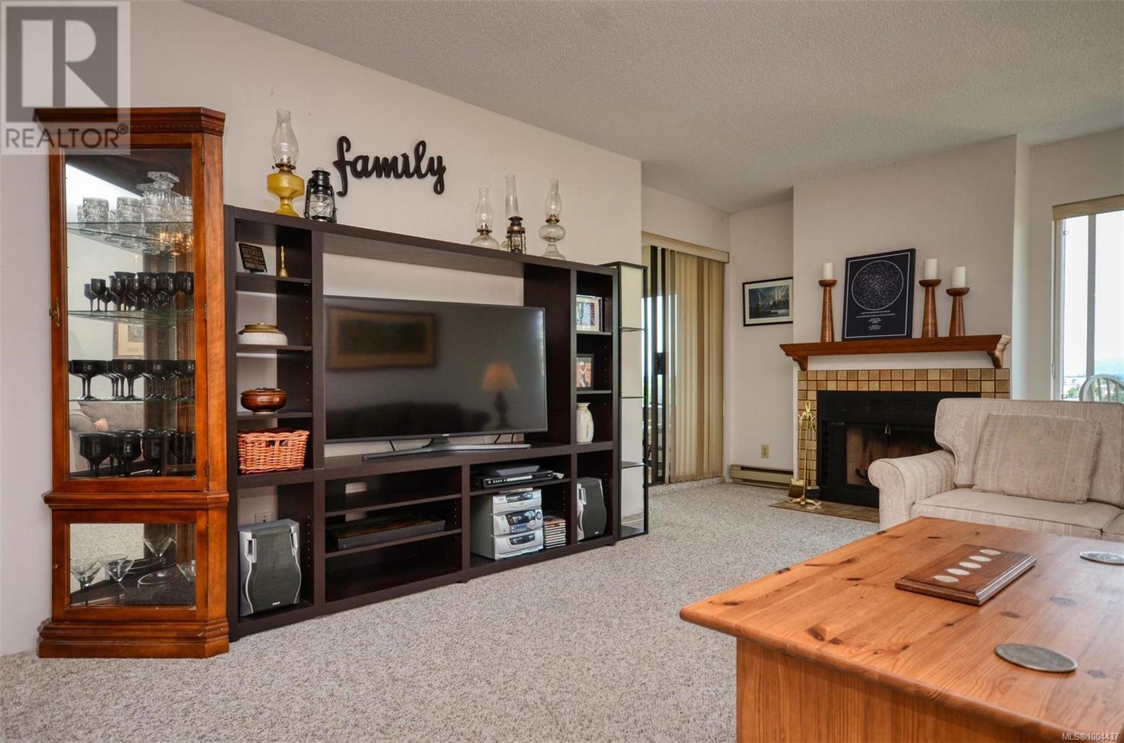 408 3260 Quadra St
