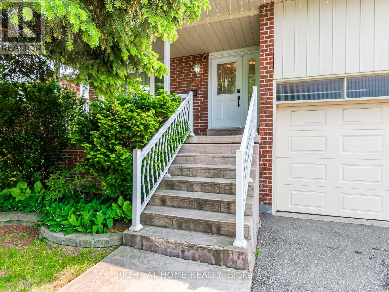 7 POINT O'WOODS DRIVE