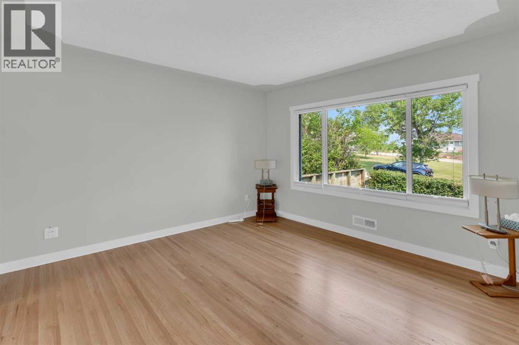 1 Thorncliffe Crescent NW