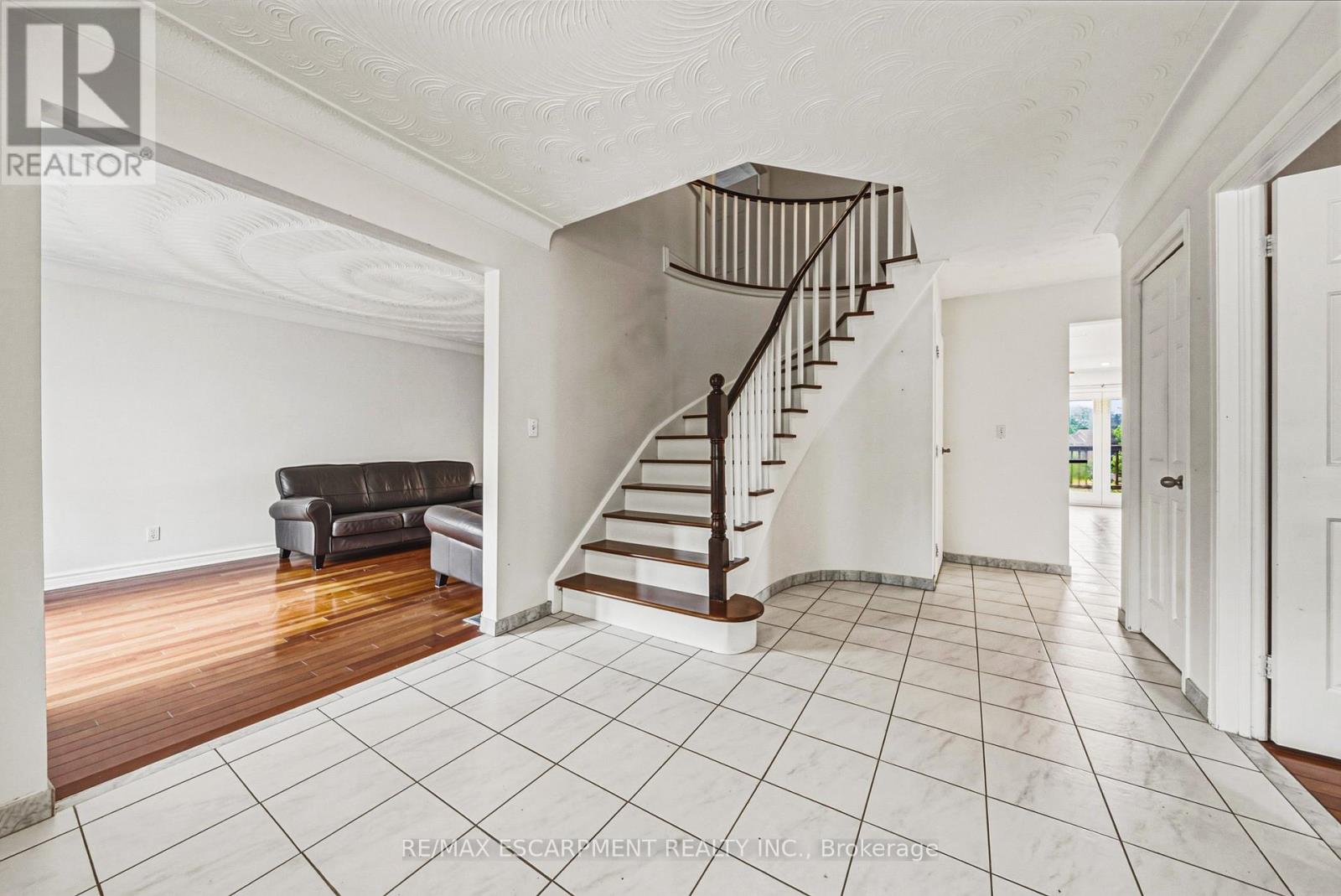 21 MOSS BOULEVARD