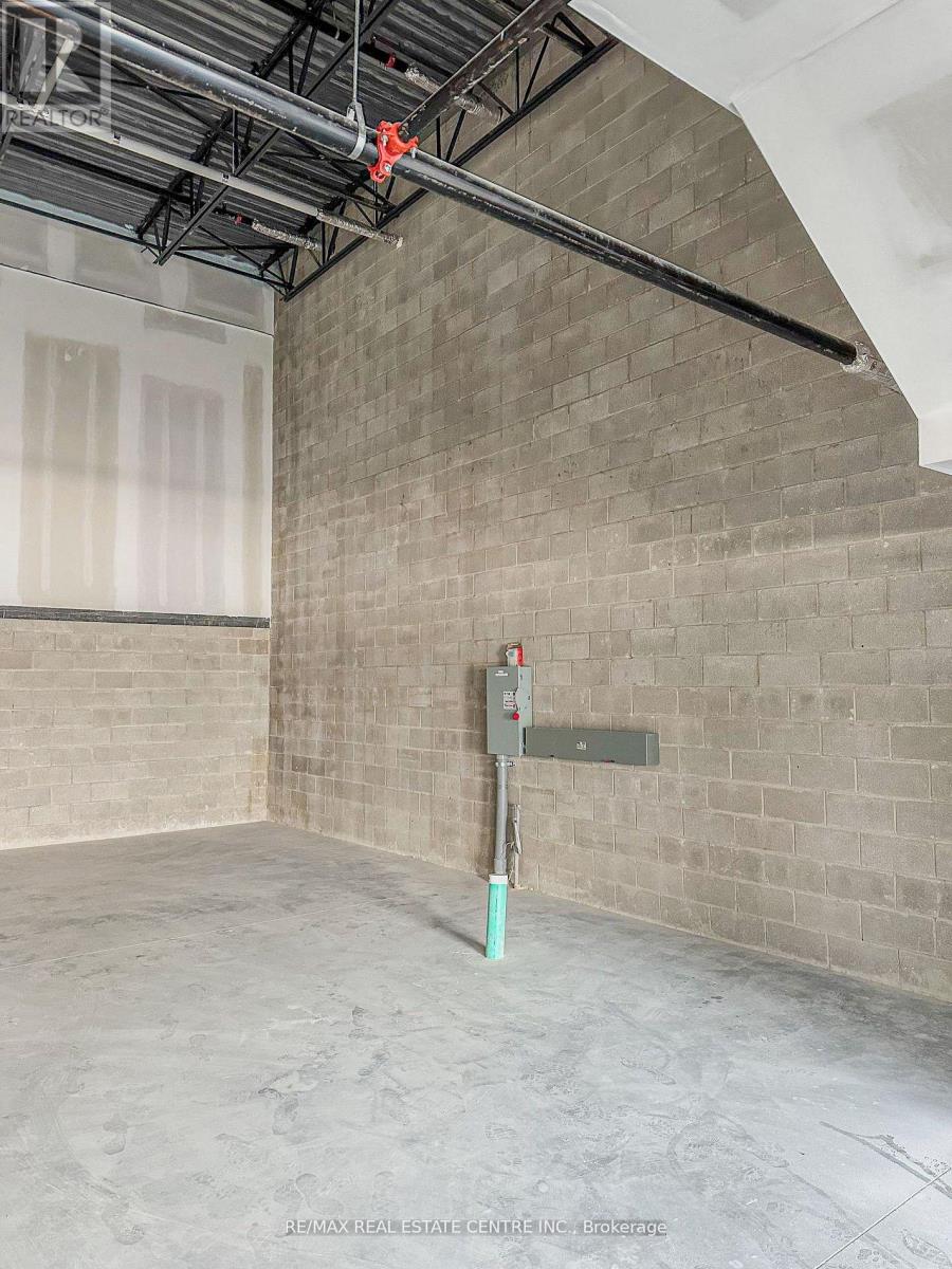 17 - 587 HANLON CREEK BOULEVARD