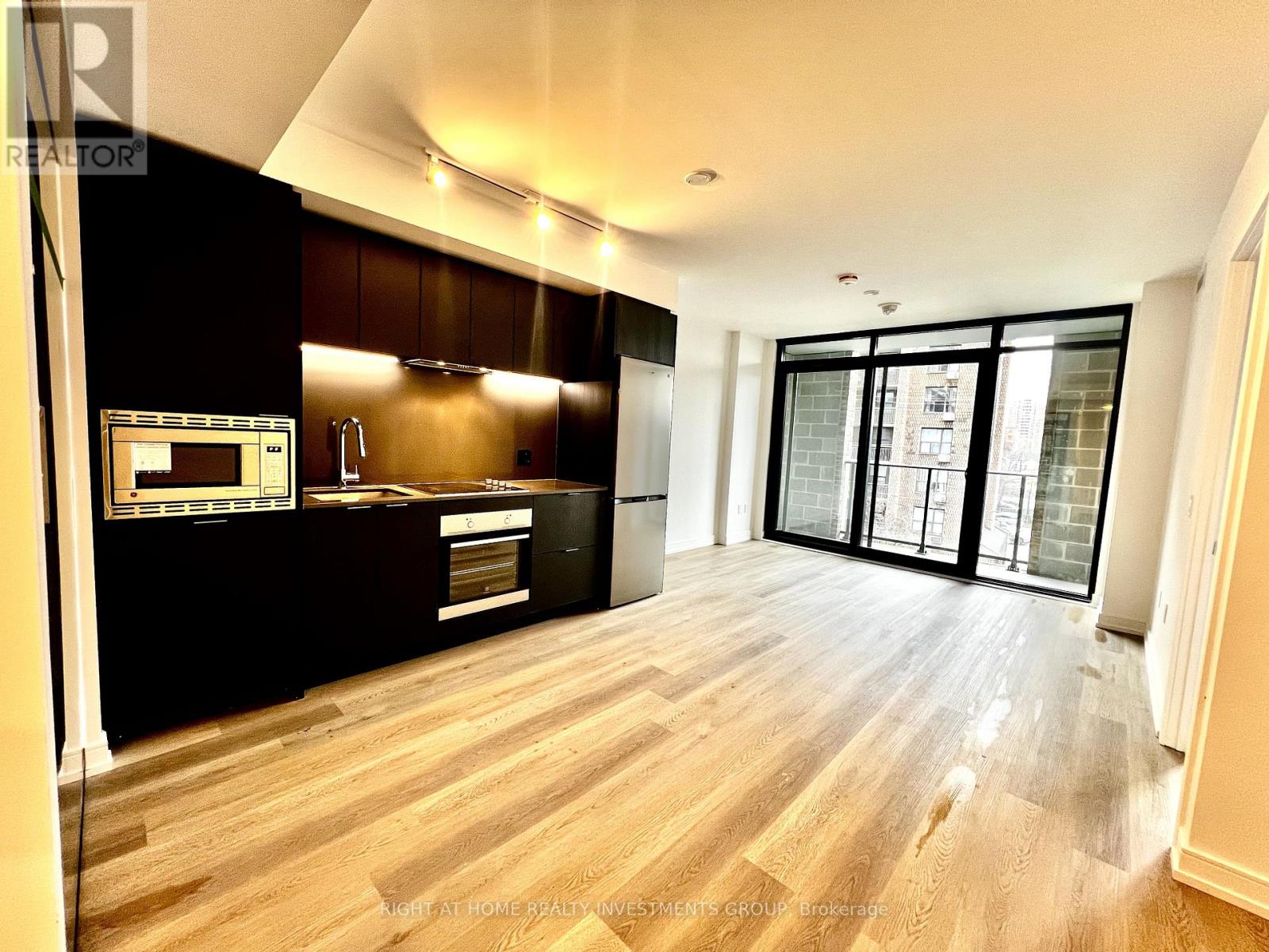 327 - 1 JARVIS STREET E