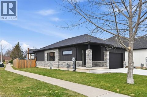 4 HARVARD Court Welland ON L3B6E7