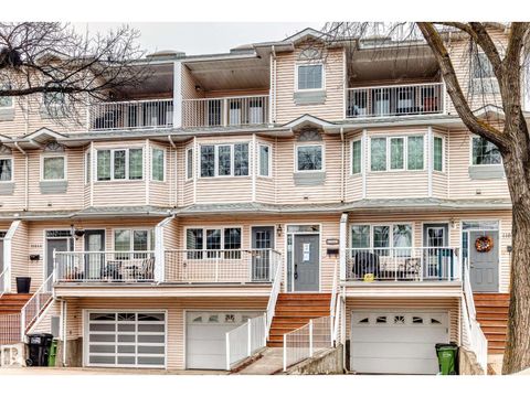 11642 103 AV NW Edmonton AB T5H2W6