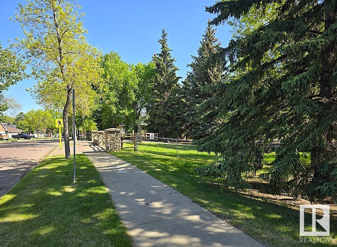 17 FIELDSTONE DR