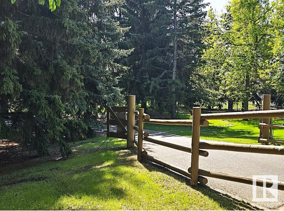 17 FIELDSTONE DR