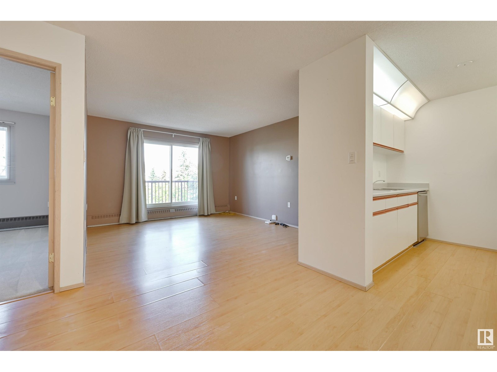 #427 10636 120 ST NW NW