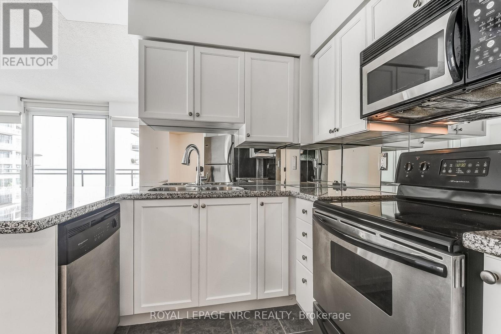1211 - 2121 LAKESHORE BOULEVARD W